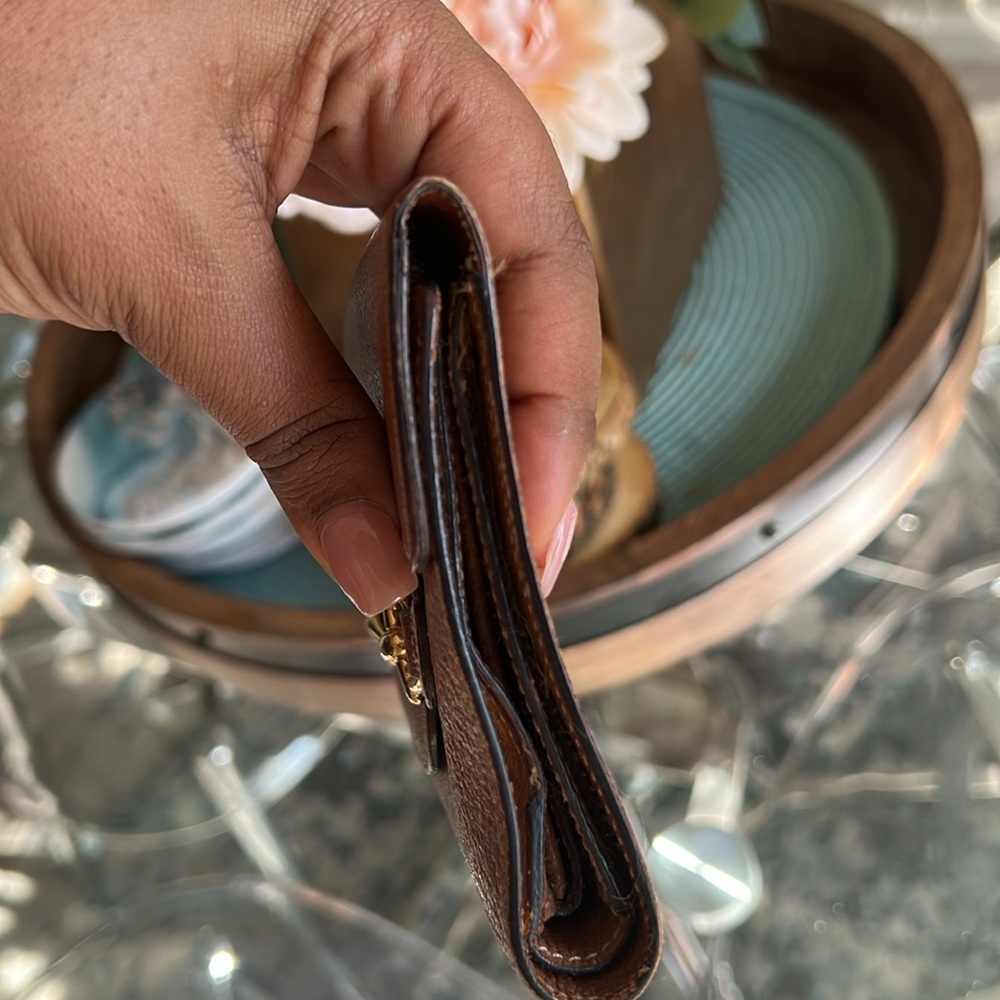 Authentic Gucci wallet. Pre loved. - Picture 4 of 7